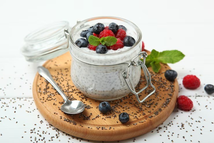 chia pudding sarapan sehat, chia pudding ibu muda, menu sehat rendah kalori, superfood untuk ibu hamil, makanan tinggi serat dan omega 3, sarapan sehat untuk menyusui, chia pudding praktis